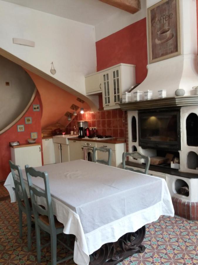 Le Patio Des Cigales Panzió Roquefort-des-Corbières Kültér fotó